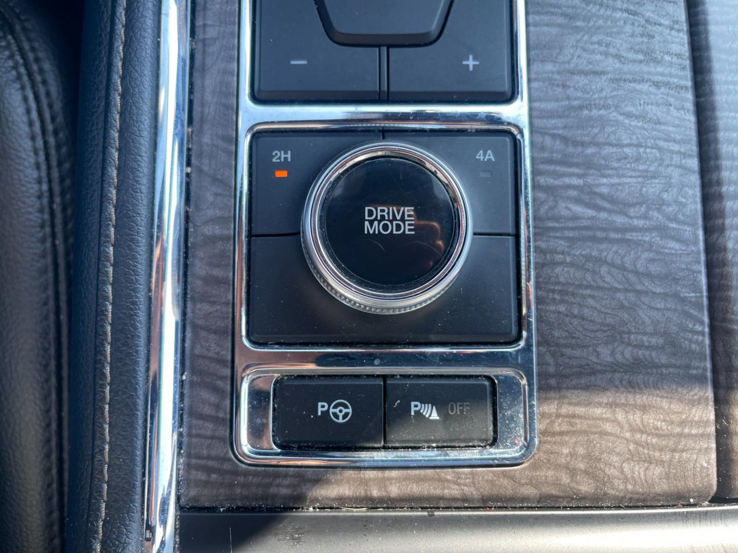 2021 Gray /Black Ford Expedition Limited 302A 4WD (1FMJU2AT0ME) with an 3.5L V6 DOHC 24V TWIN TURBO engine, 10 Speed Auto transmission, located at 11115 Chardon Rd. , Chardon, OH, 44024, (440) 214-9705, 41.580246, -81.241943 - Photo#39